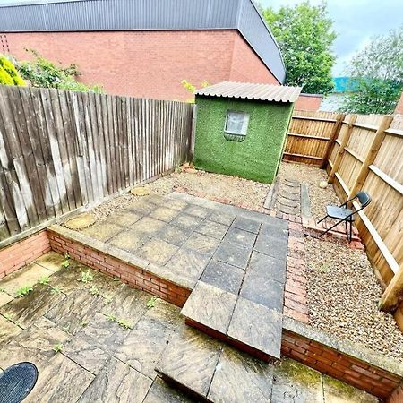 Lovely Spacious Room Near Train Station And University Dallington  Bagian luar foto
