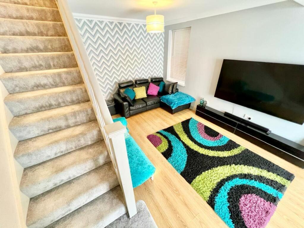 Lovely Spacious Room Near Train Station And University Dallington  Bagian luar foto