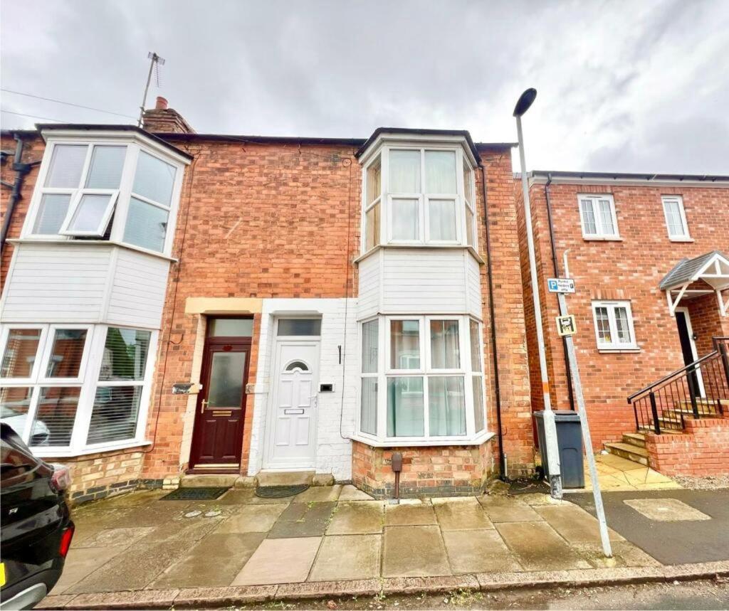 Lovely Spacious Room Near Train Station And University Dallington  Bagian luar foto