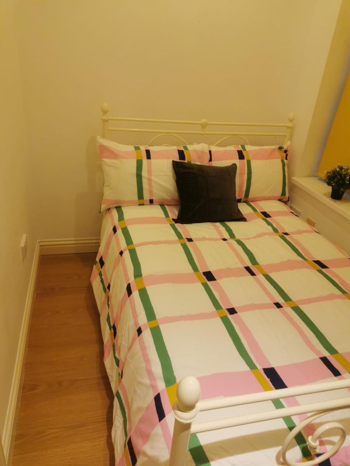 Lovely Spacious Room Near Train Station And University Dallington  Bagian luar foto